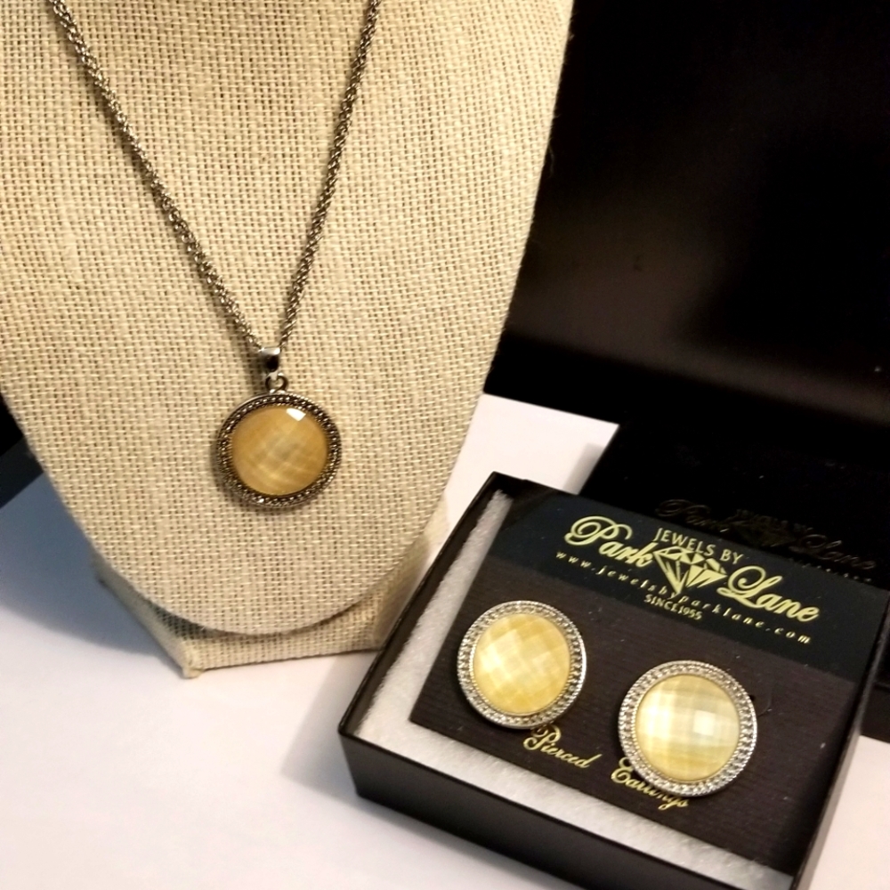 PL Necklace & Earrings Set